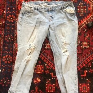 Old Navy Plus Boyfriend Skinny Jeans in light wash
